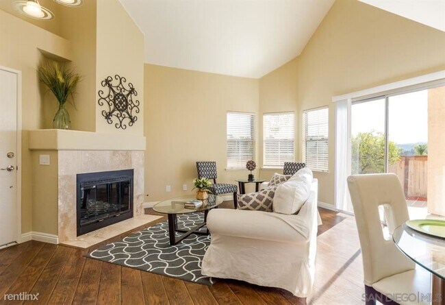 Foto del edificio - 2 br, 2 bath Condo - 12057 Calle De Montan...