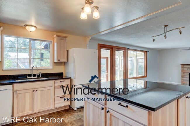 Building Photo - 3 br, 1.5 bath House - 1865 NE 8th Ave