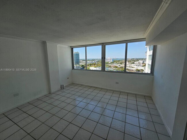Foto del edificio - 7135 Collins Ave