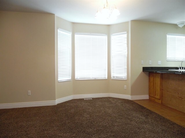 Building Photo - 1205 Princes Cir