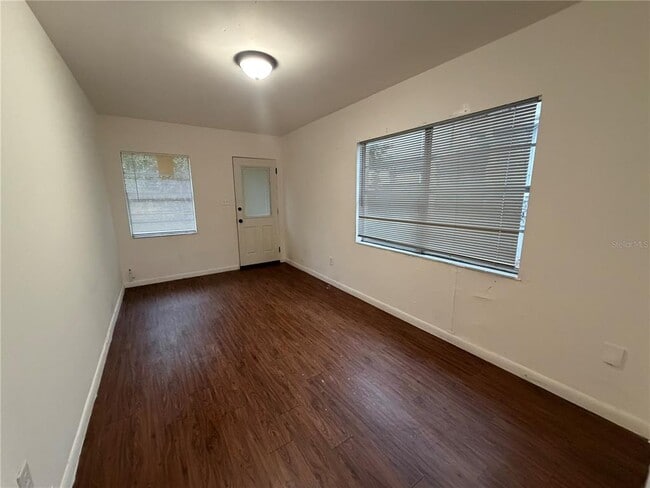 Building Photo - 2107 S Mills Ave