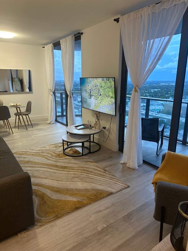 Building Photo - 121 NE 34th St