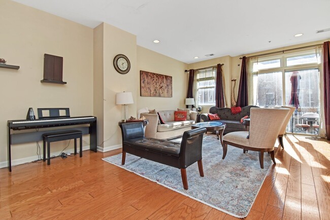 Building Photo - 314 Midland Ct
