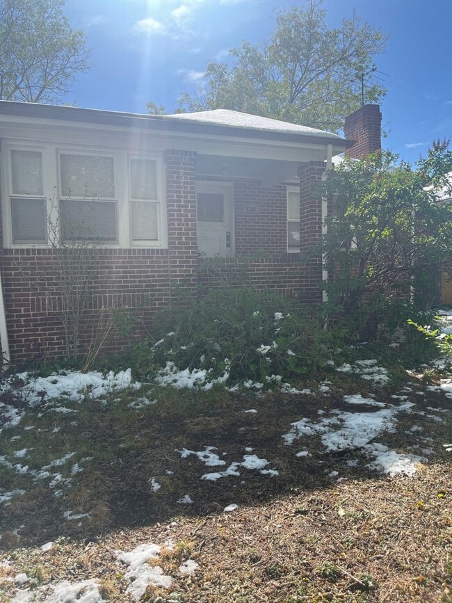 Building Photo - Gorgeous Victorian Style Home w/ FINISHED BASEMENT!