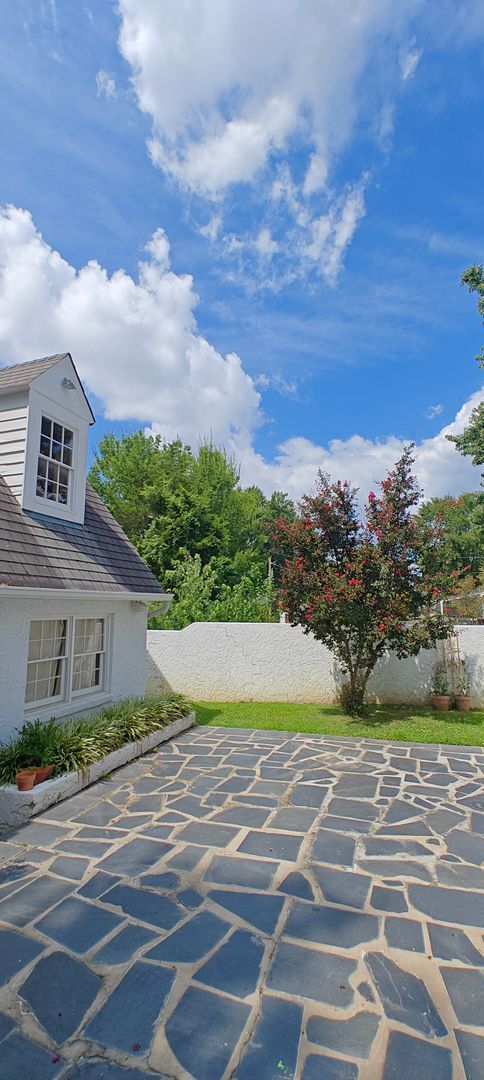 Building Photo - 4 BR / 3 BA Amazing Four bedroom Cape with...