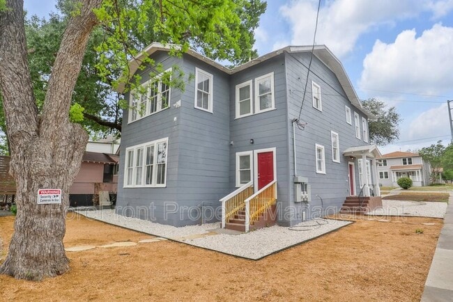 Building Photo - 732 N Pine St