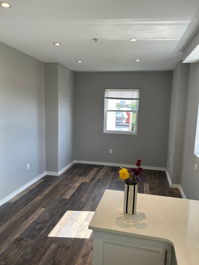 Building Photo - 1151 S 52nd St