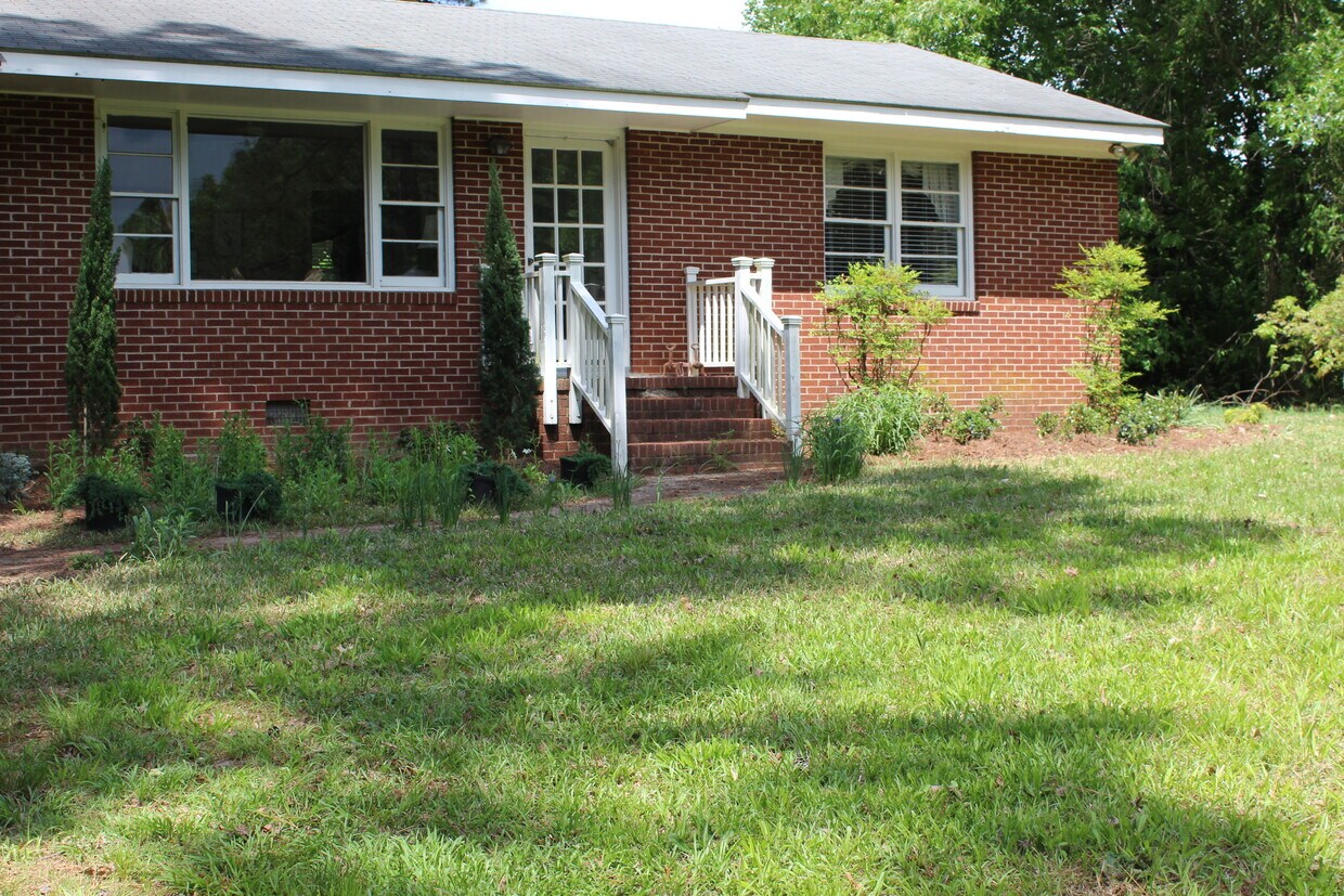 Foto principal - 3206 Green Valley Dr