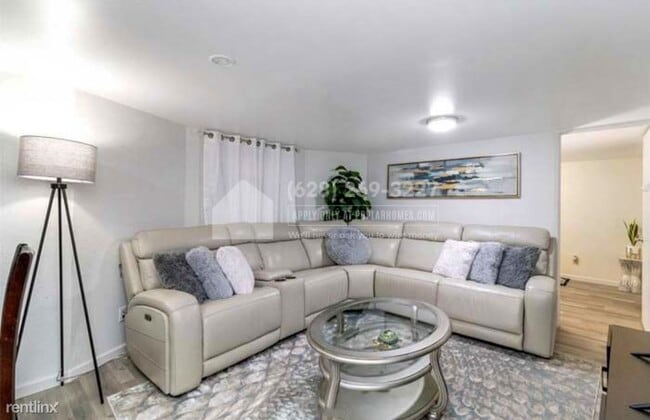 Building Photo - 1 br, 1 bath Triplex - 819 NW 50th Street ...