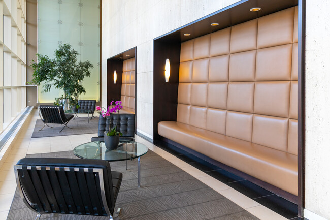 Building Photo - 5320 N Sheridan Rd