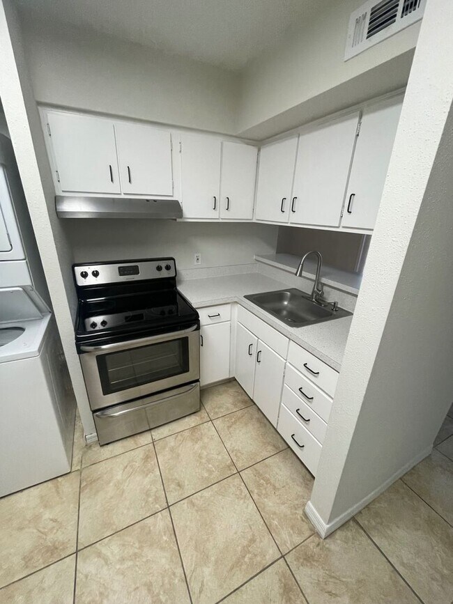Foto del edificio - Charming studio in Altamonte Springs, Avai...