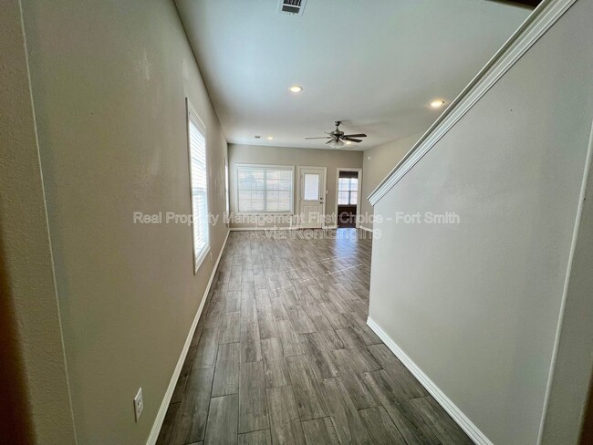 Building Photo - 9802 Mylea Cir