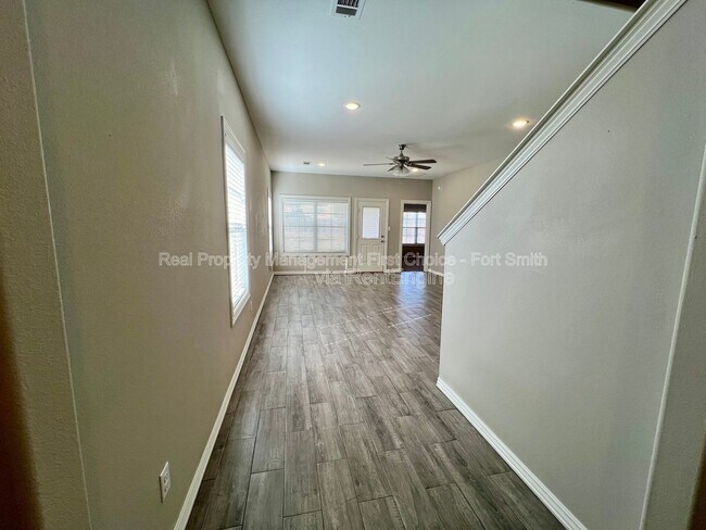 Foto del edificio - 9802 Mylea Cir