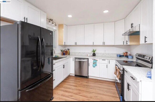 Foto del edificio - 2257 Edison Ave