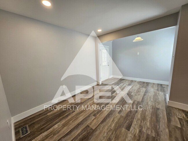 Foto del edificio - 3411/3413 Harvey Drive