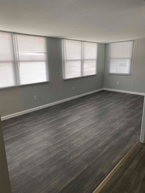 Foto del edificio - 316 52nd Ave Dr W