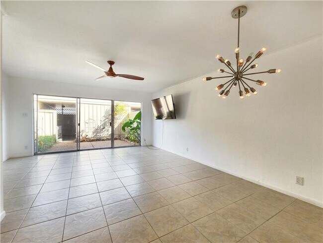 Building Photo - 6340 Chevy Chase Dr