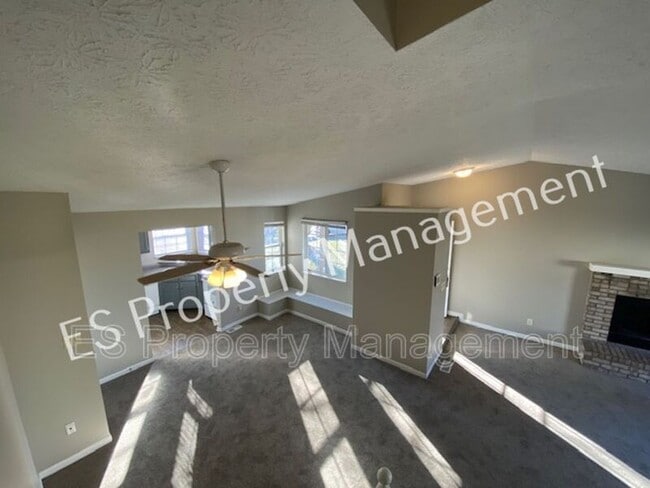 Building Photo - 10044 Lone Wolf Dr
