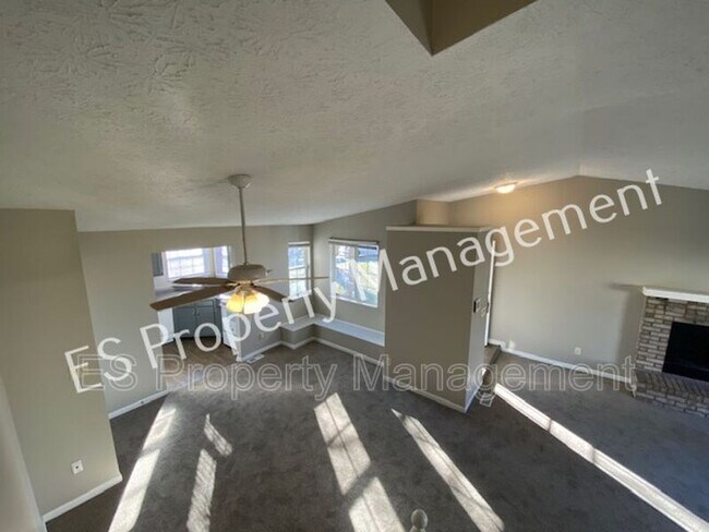 Foto del edificio - 10044 Lone Wolf Dr
