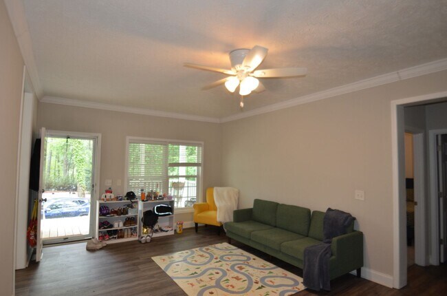 Foto del edificio - Modern Chapel Hill Retreat with Designer Finishes & Spacious Outdoor Living