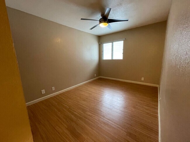 Building Photo - Windward Acres, Kaneohe. 3BR/2BA/2PKG corn...