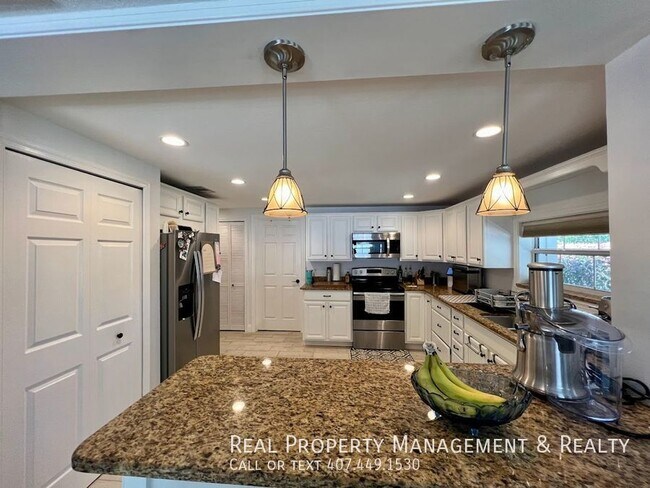 Foto del edificio - 2 BR / 1.5 BA Pool Home on Corner Lot In L...