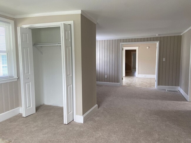 Building Photo - 3 Bedroom, 2 Bathroom House in Greensboro!