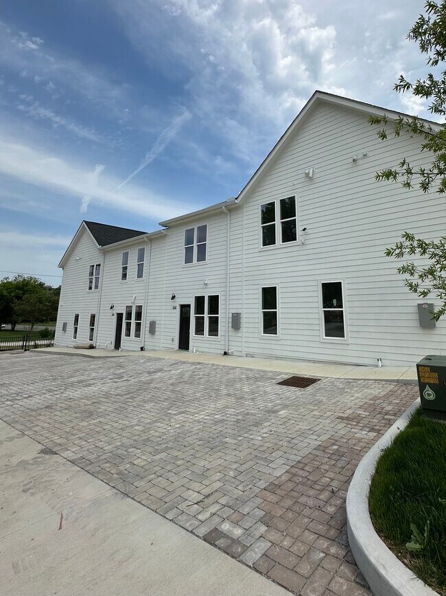 Foto del edificio - 520 Paragon Mills Rd