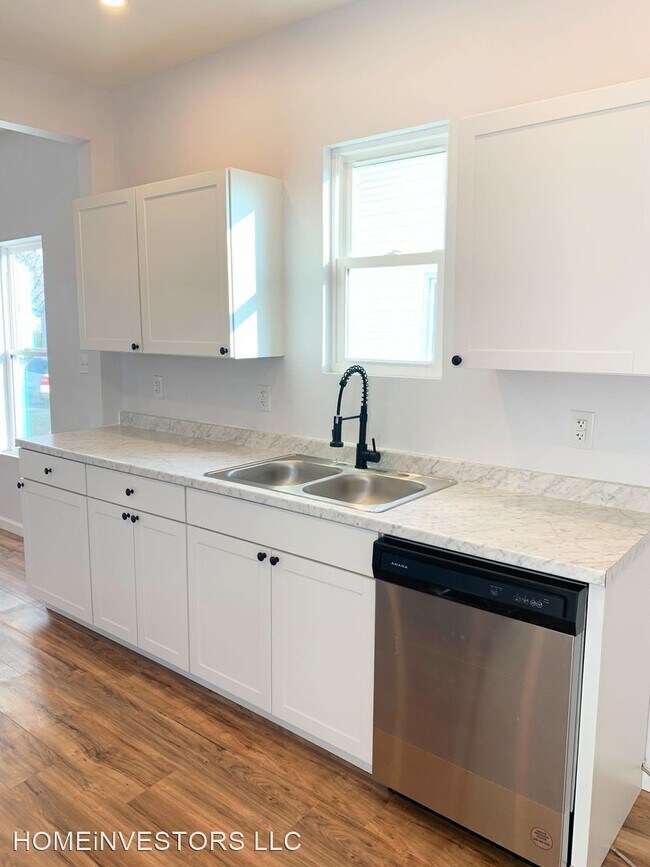 Building Photo - 3 br, 1.5 bath House - 838 E Penning Ave