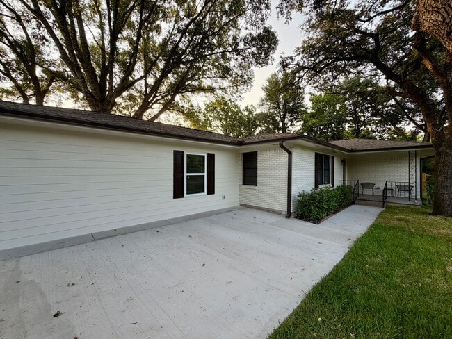 Foto del edificio - Completely Renovated 3BR / 2BA House | Midway ISD