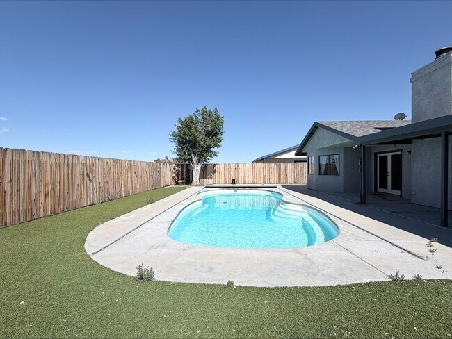 Foto del edificio - Charming Single Family Home With Pool