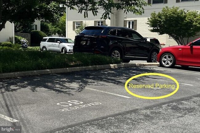 Foto del edificio - 5311 Pooks Hill Rd