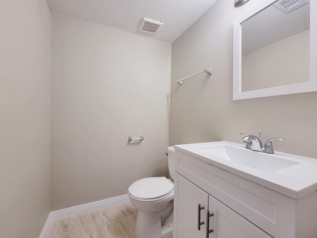 Building Photo - 3206 Lobit Dr