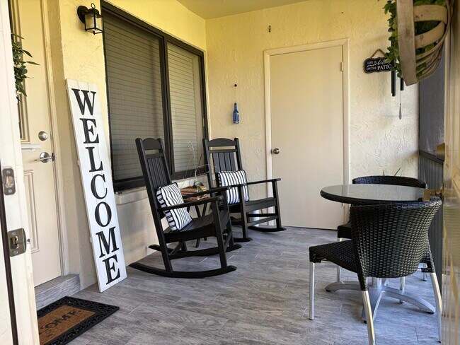 Building Photo - 330 Knotty Pine Cir