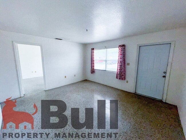 Building Photo - 214 S W St