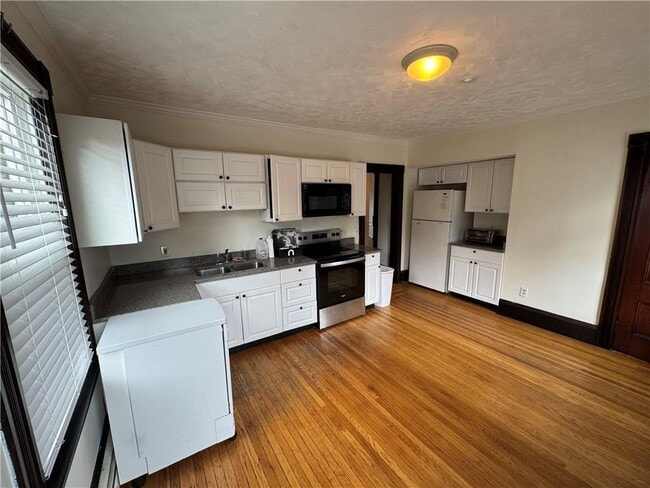 Building Photo - 29 Powel Ave