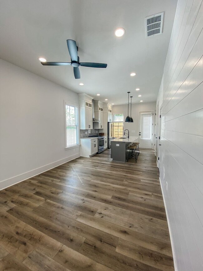 Foto del edificio - Gorgeous Downtown Gainesville Home