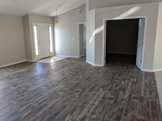 Foto del edificio - 3 Bedroom 2 Bath w/ an Office in Leesburg