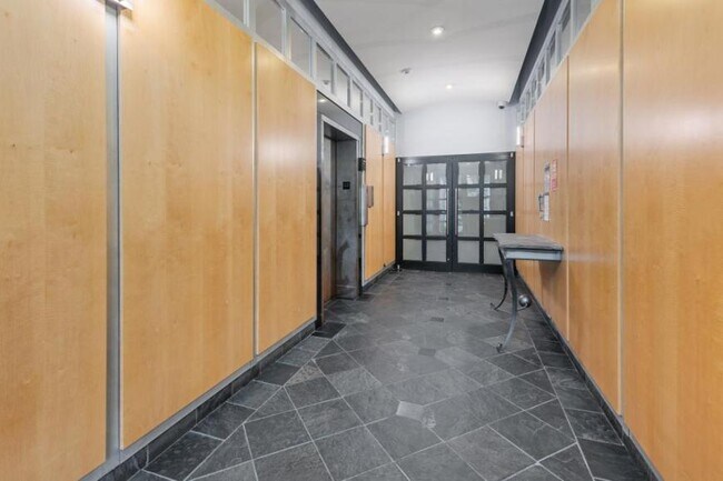Building Photo - 1 bedroom in seattle WA 98101