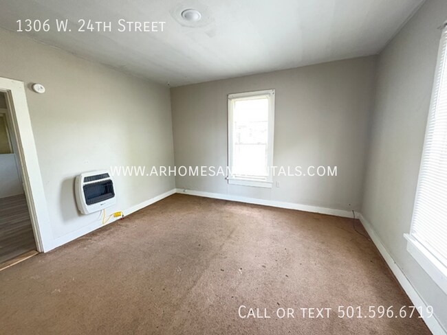 Building Photo - 1306 W 24th St