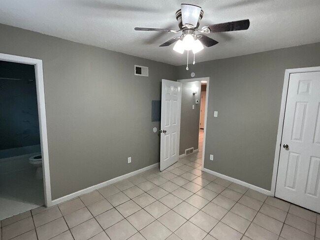 Foto del edificio - 4455 MACON Rd