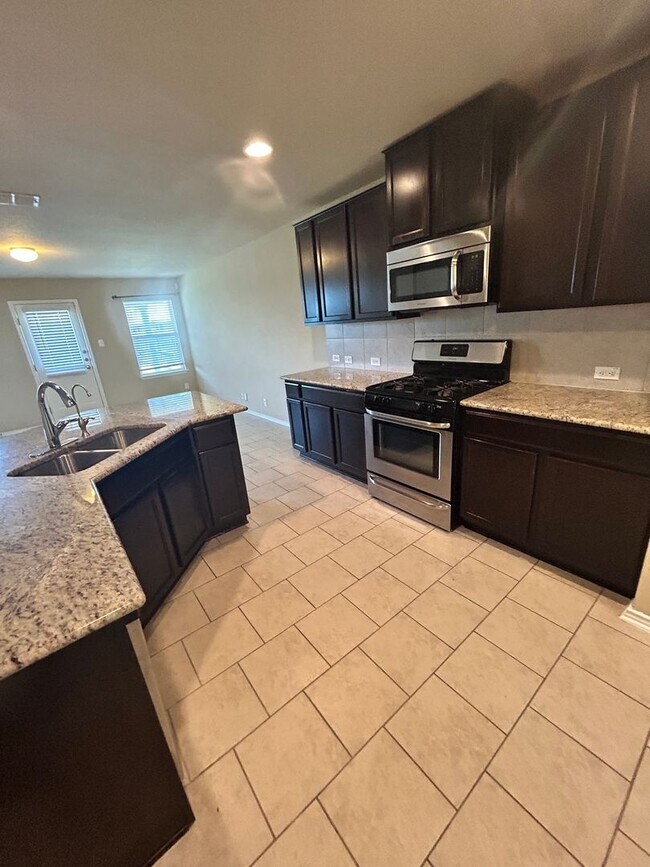 Building Photo - VALLEY RANCH/ Move In ready 5bed 3.5 bath ...