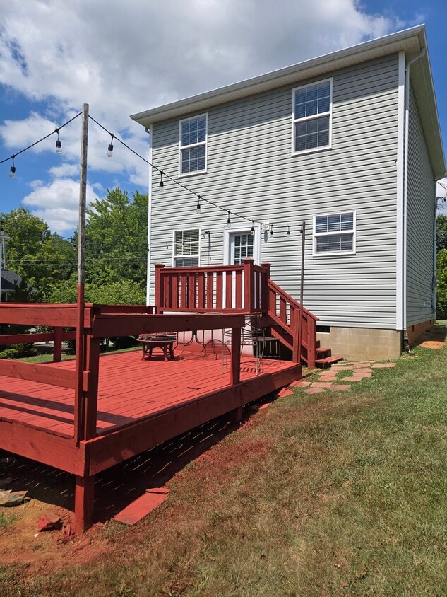 Building Photo - 2107 Signal Dr