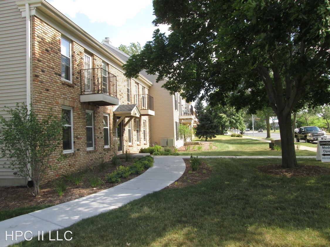 Foto principal - 493 S High Point Rd