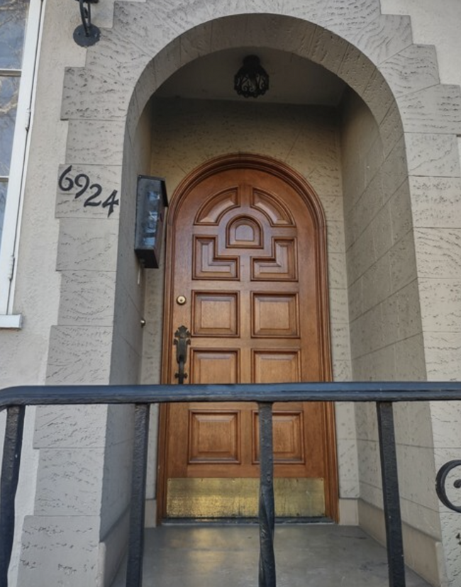 Building Photo - 6924 Oakwood Ave