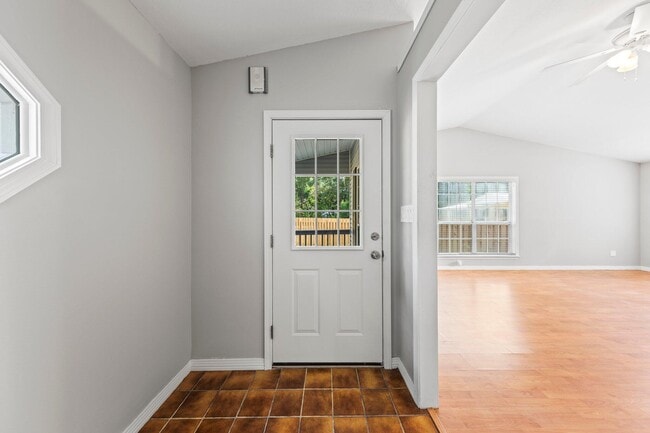 Foto del edificio - 700 Persimmon St