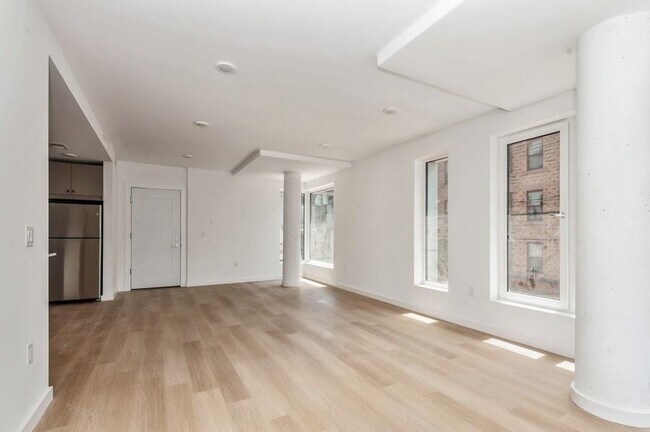 Building Photo - 401 Jackson St