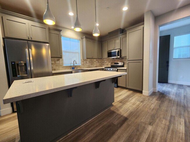 Building Photo - * Short Term Rental * K Section
