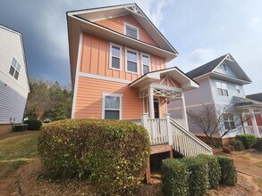 Building Photo - 2110 Lakeside Dr