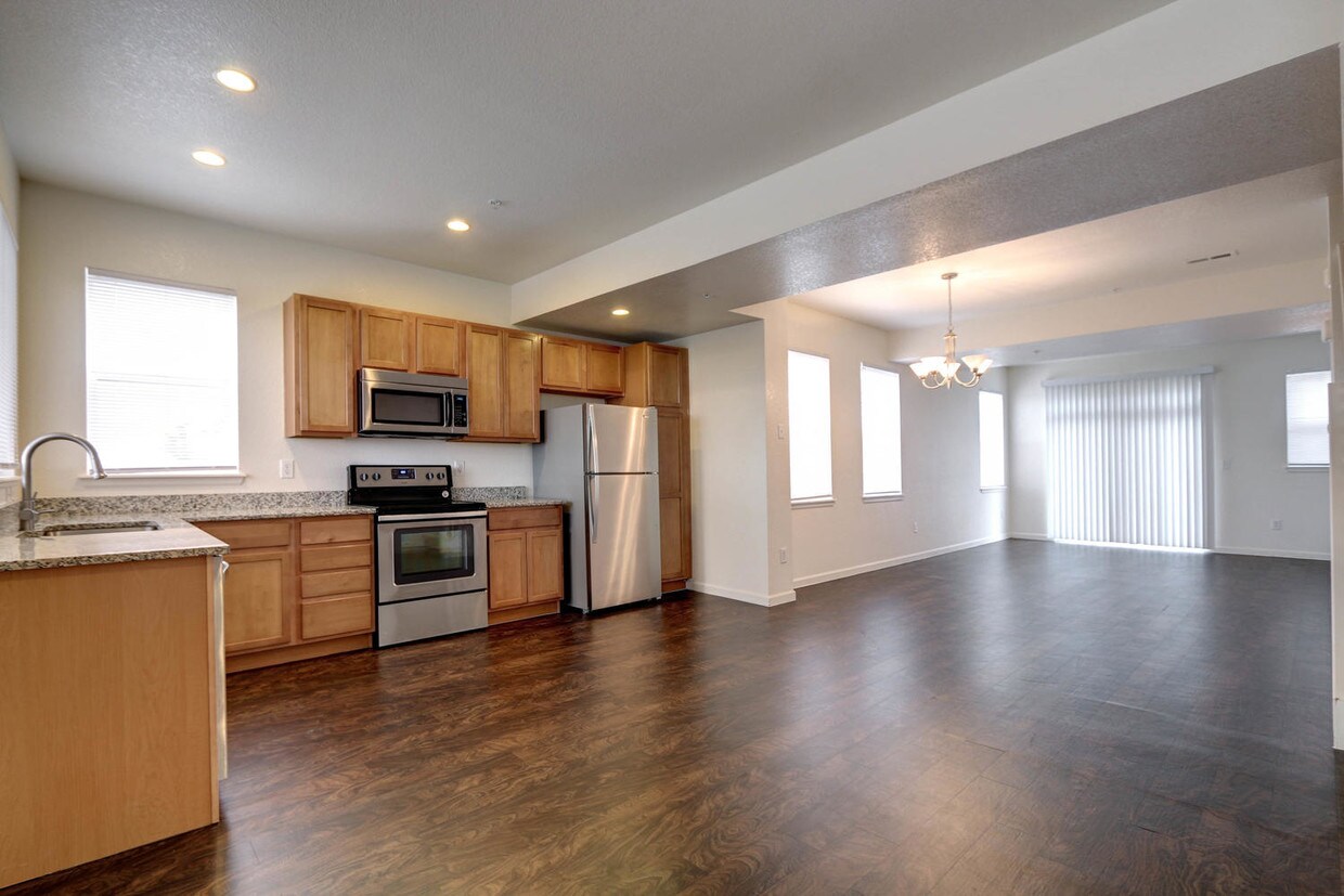 14902 E Gill Ave, Aurora, CO 80012 Townhome Rentals in Aurora CO